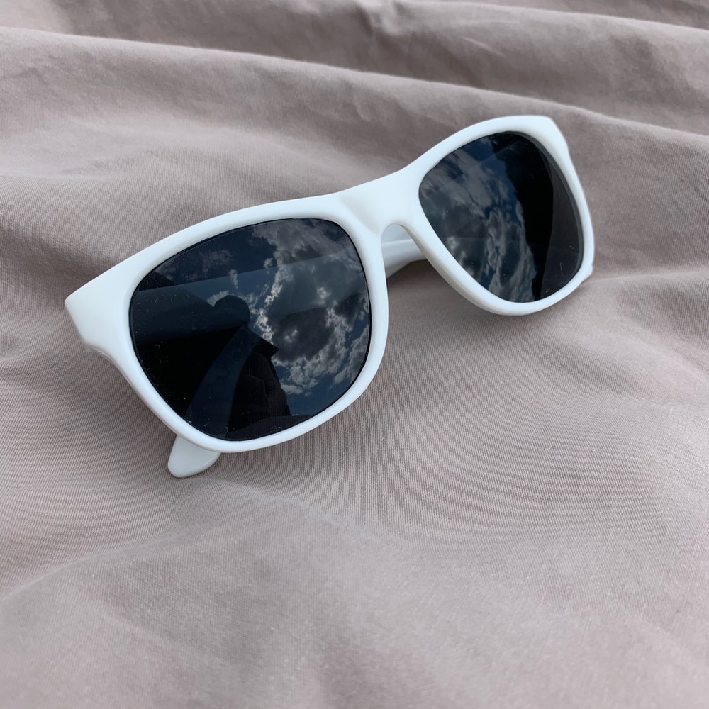 White Spotify Sunnies